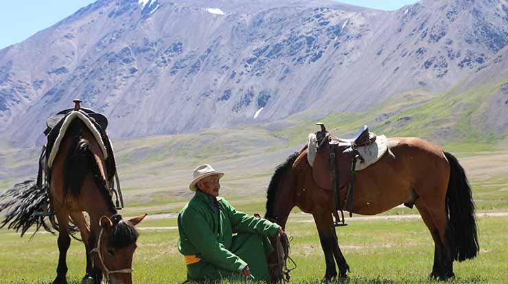 WESTERN MONGOLIA HORSEBACK RIDING TOUR