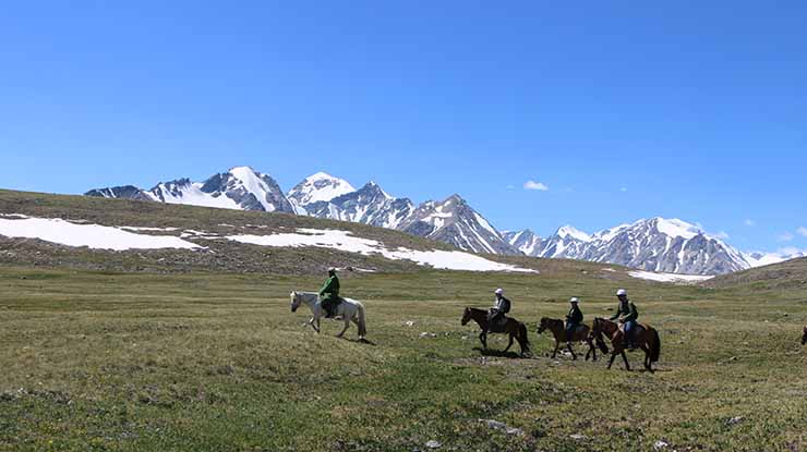 WESTERN MONGOLIA HORSEBACK RIDING TOUR