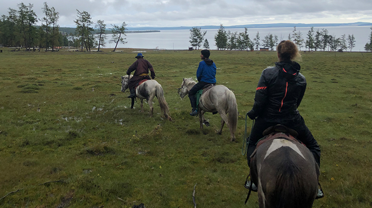 Horse riding along the shores of Khuvsgul Lake – an unforgettable adventure on a Mongolia overland tour