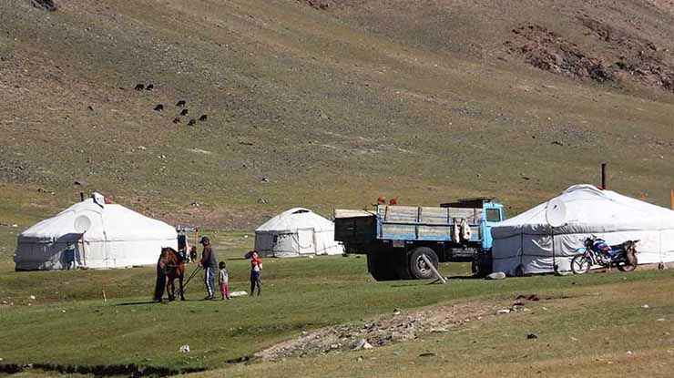 MUNKHKHAIRKHAN TREKKING TOUR
